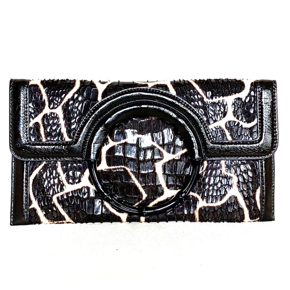 ✨HP✨Patent Giraffe Print Clutch Bag